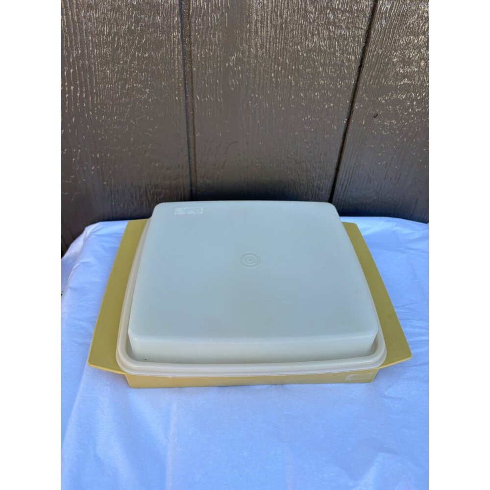 Vintage Tupperware 4 piece Set Deviled Egg Keeper Tray Carrier Lid Harvest Gold